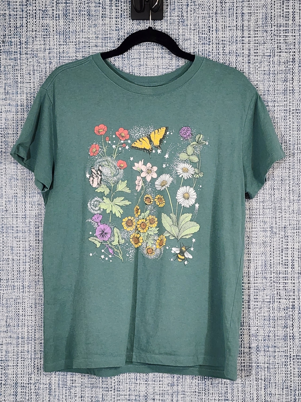 Doe. Women's Green Short-Sleeve Floral & Butterfly Graphic Tee ( Size M)